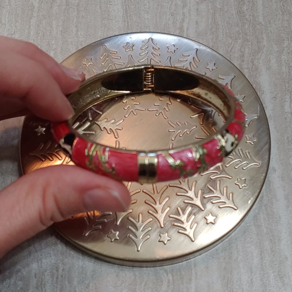 Chinese Panda Bangle - Picture 2 of 3